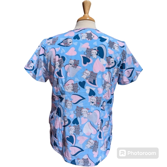 Scrub Top in Blue with Kittens and Hearts Size L - Picture 2 of 6